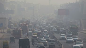 (Indian commuters drive amidst heavy smog along a busy road past the South Extension area of New Delhi. Credit: Xavier Galiana /Getty Images)