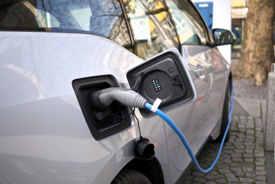 image of a BMW electric vehicle charging Photo Credit: Energy Innovation
