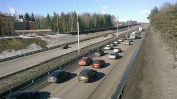 Highway 4 between Helsinki and Lahti bisects residential areas (file photo). Image: Ilkka Klemola / Yle